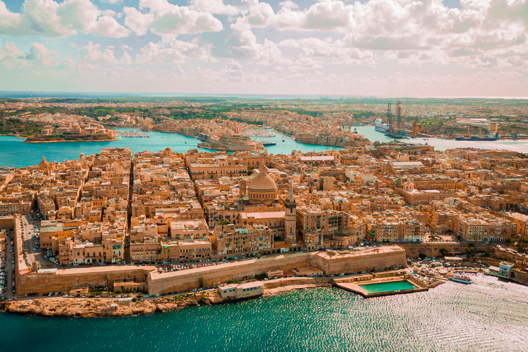 Work and Study Malta: Estudiá y trabajá en un destino europeo con sol, mar y cultura